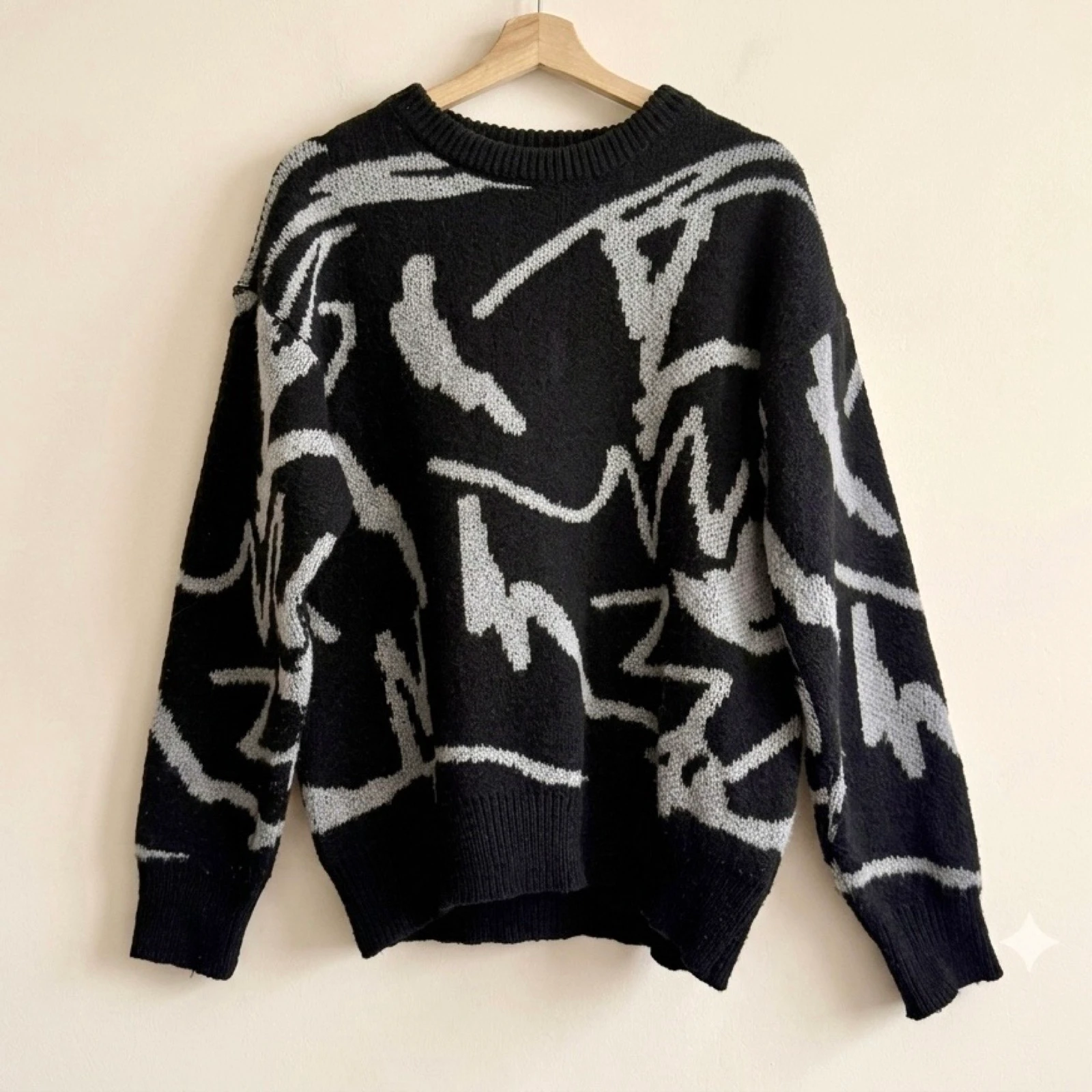Jersey punto negro estampado en gris